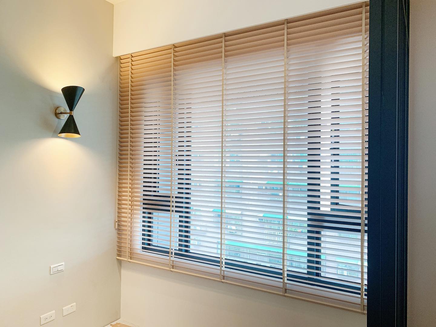 書房木百葉窗採光調節