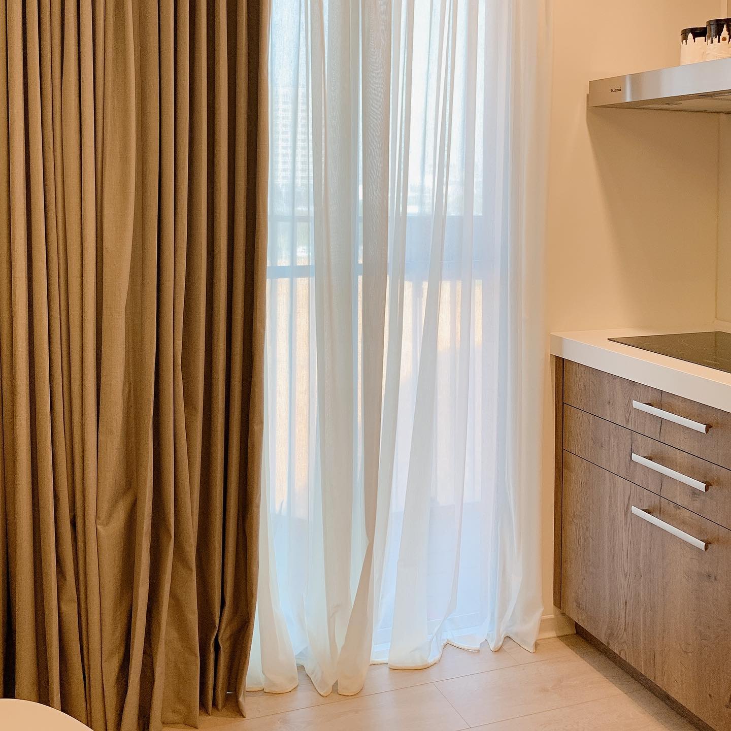 更衣室落地窗紗簾設計