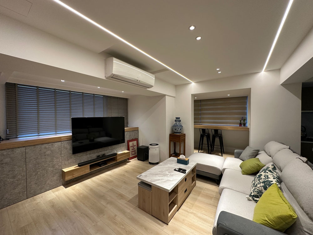 客廳窗簾與電視牆設計